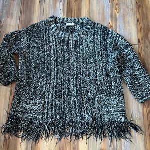 Newbury Kustom one size chunky sweater with pockets and fringe